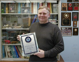 Picture of Jeep Rice receiving NOAA award